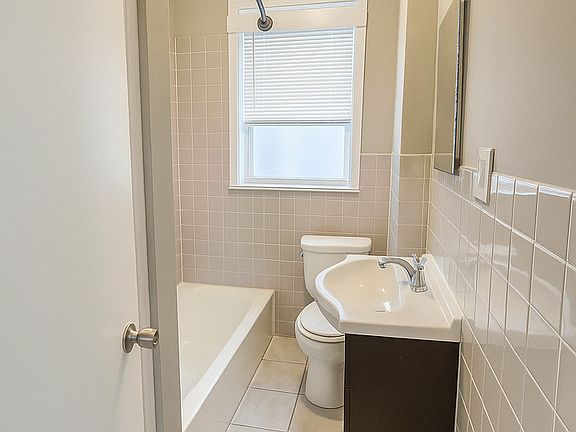 5th image of 4955 Lindenwood Ave APT 2E