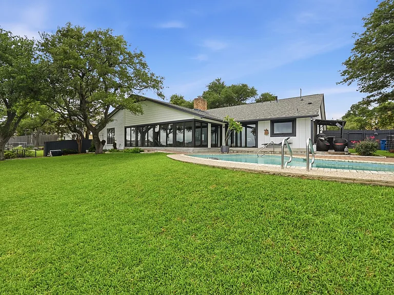 4805 Greystone Dr — Photo 35