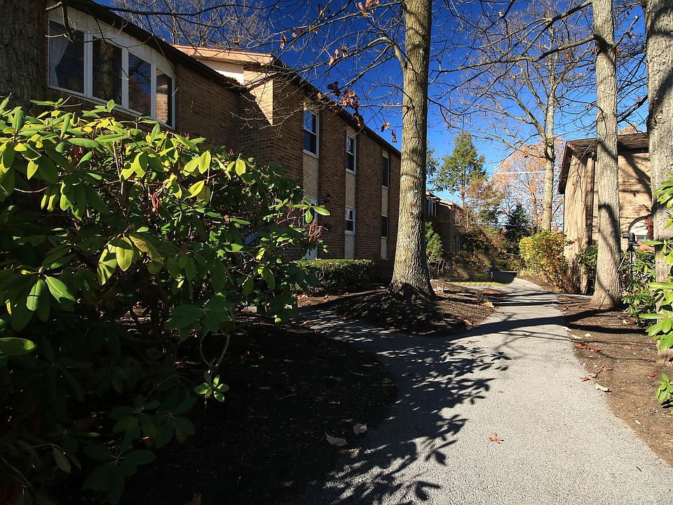 1st image of 148 Haverford Cir