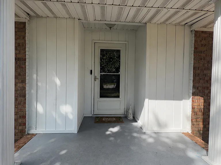 400 Winchester Rd — Photo 2