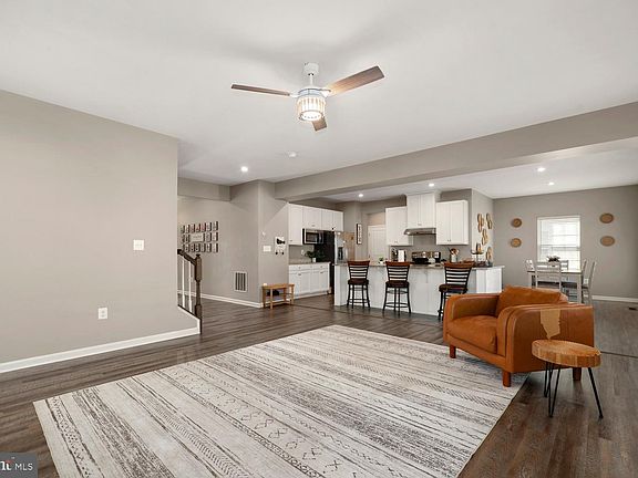 3rd image of 5317 Holley Oak Ln