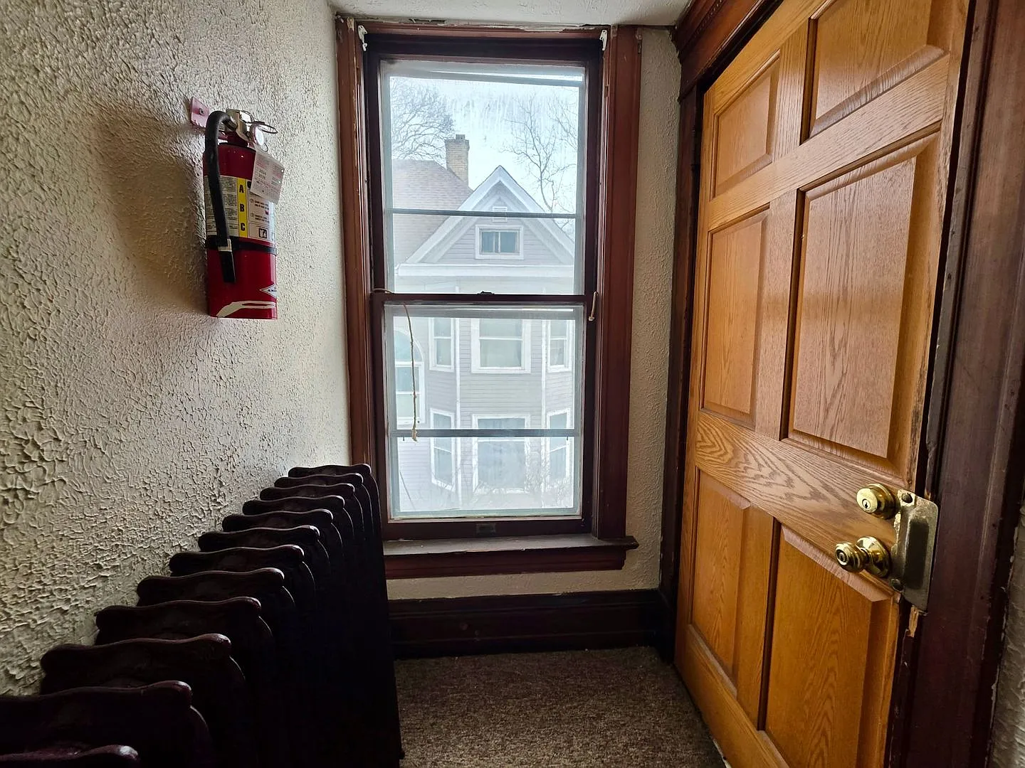 Spacious 2 Br / 1ba Upper Unit In Racine With Appliances! — Photo 2