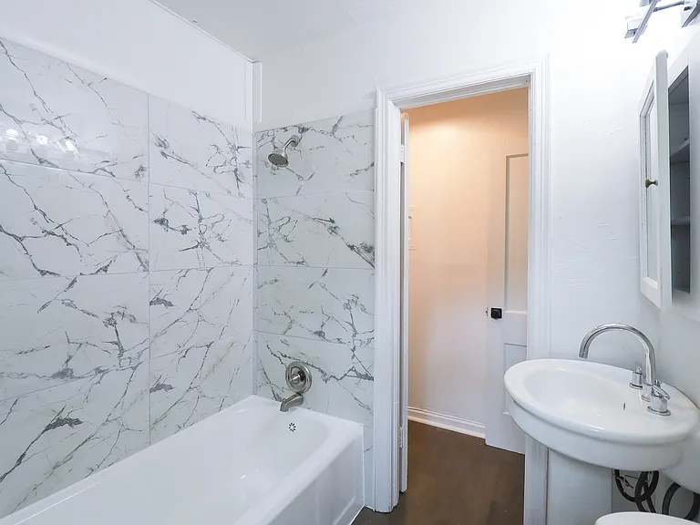 1008 E King Pl — Photo 18