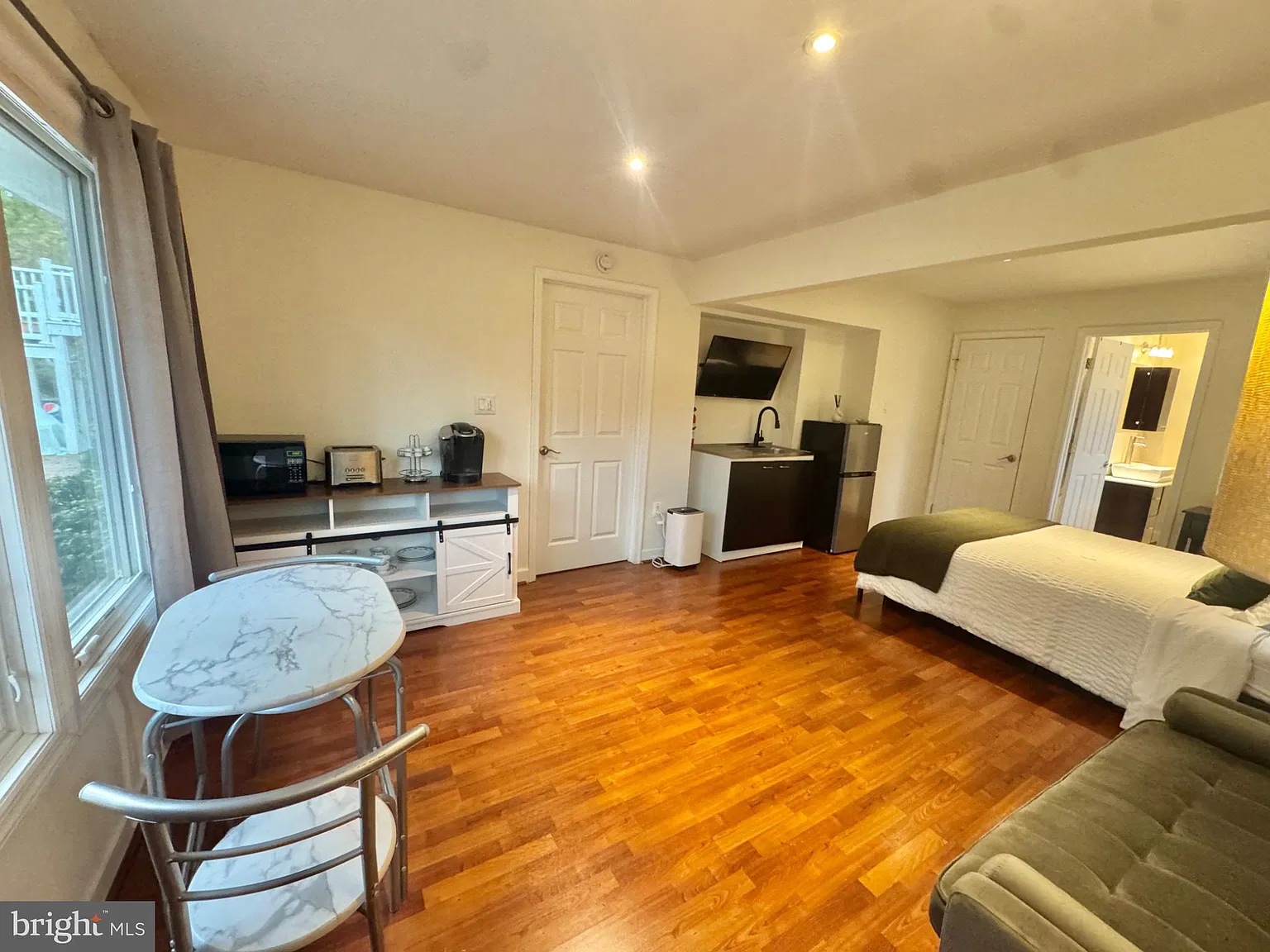 1 bed, 1.0 bath, 400 sqft, $1,600 — Photo 4