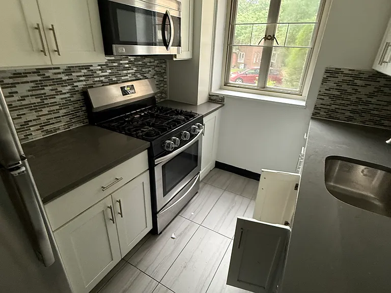 196-15 65th Cres #3C — Photo 9