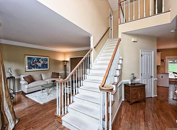 3rd image of 4745 Avonwood Ln