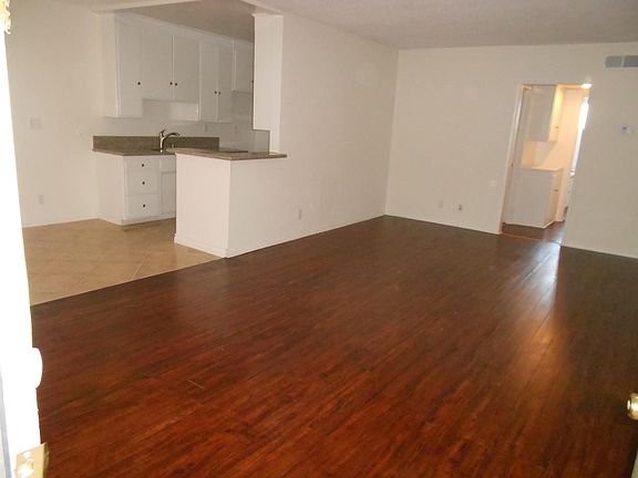 2nd image of 6041 Whitsett Ave APT 303