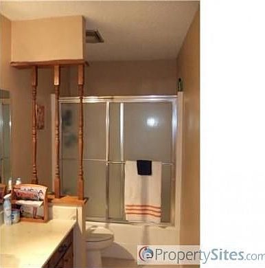 5th image of 1009 Woodshire Cir