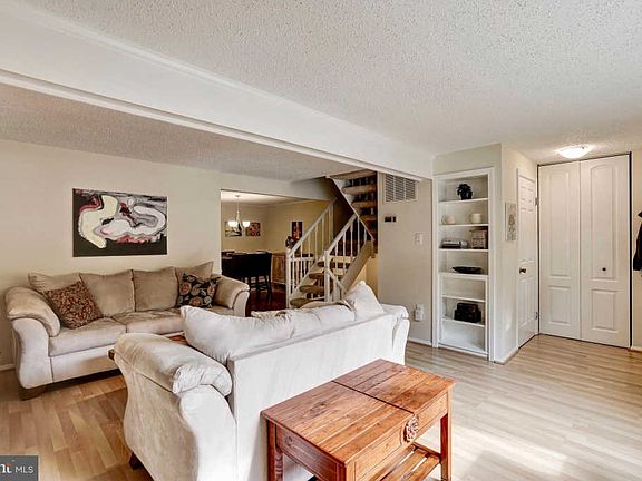 5th image of 9810 Tara Ct