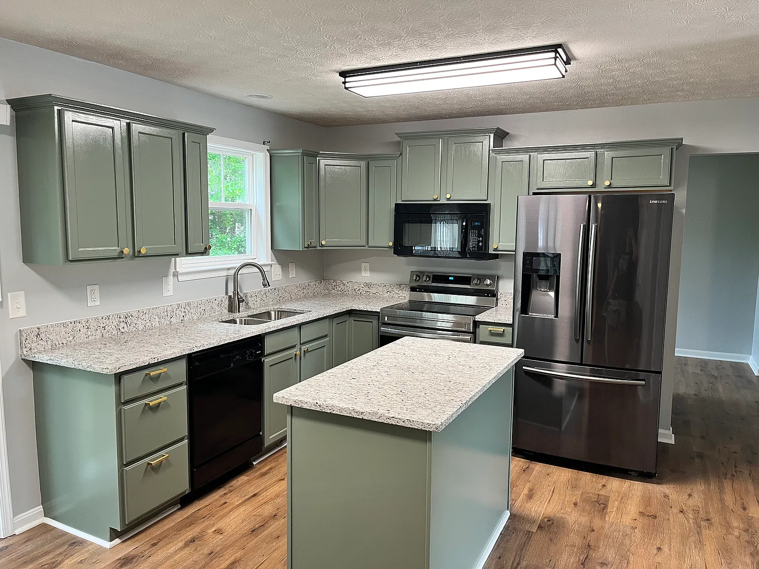 4 bed, 2.5 bath, 2488 sqft, $2,400 — Photo 4