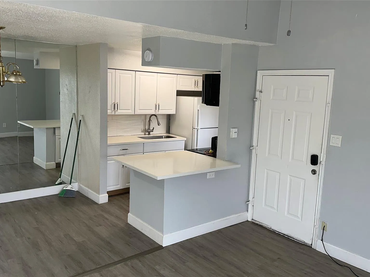 1 bed, 1.0 bath, 651 sqft, $1,200 — Photo 3