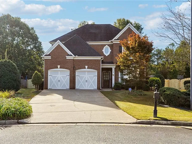 230 Brookeivey Ln — Photo 1