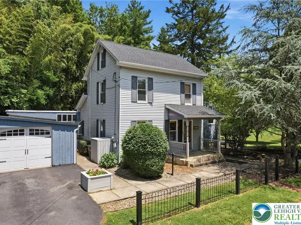 571 Pine Top Trl, Bethlehem, PA 18017