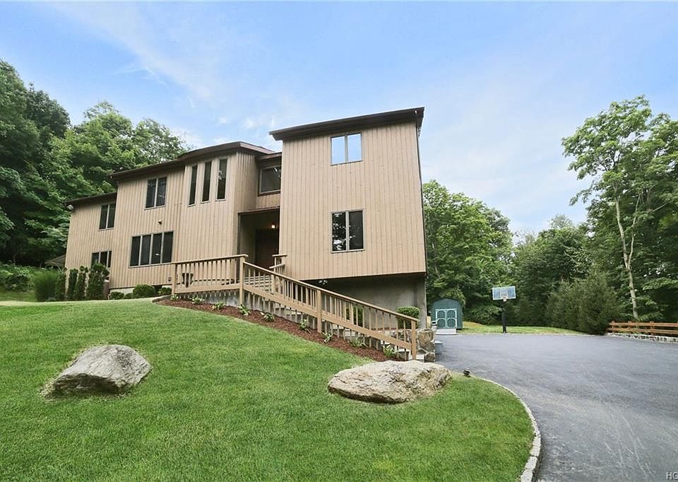 1st image of 51 Central Dr