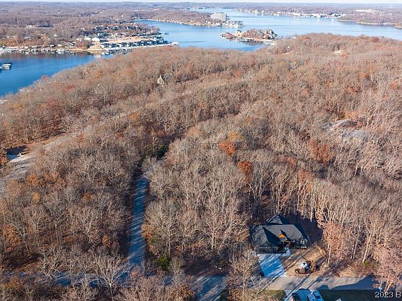 5th image of 324 W Lake Dr