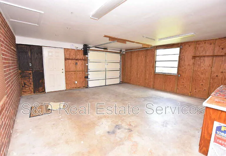 1424 Phyllis St — Photo 22