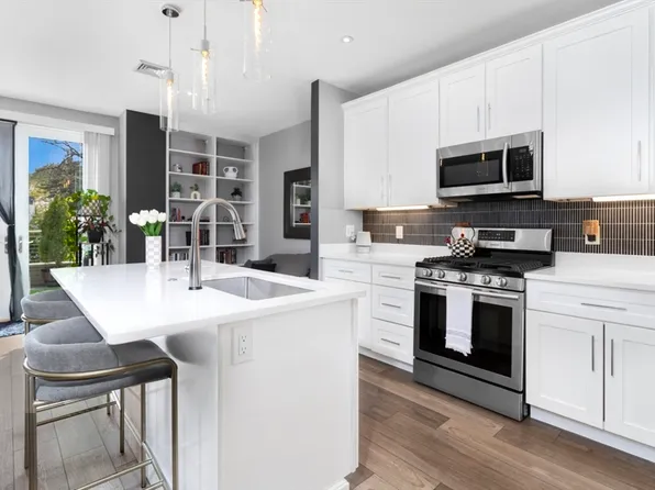 642 Main St Unit 203, Wakefield, MA 01880