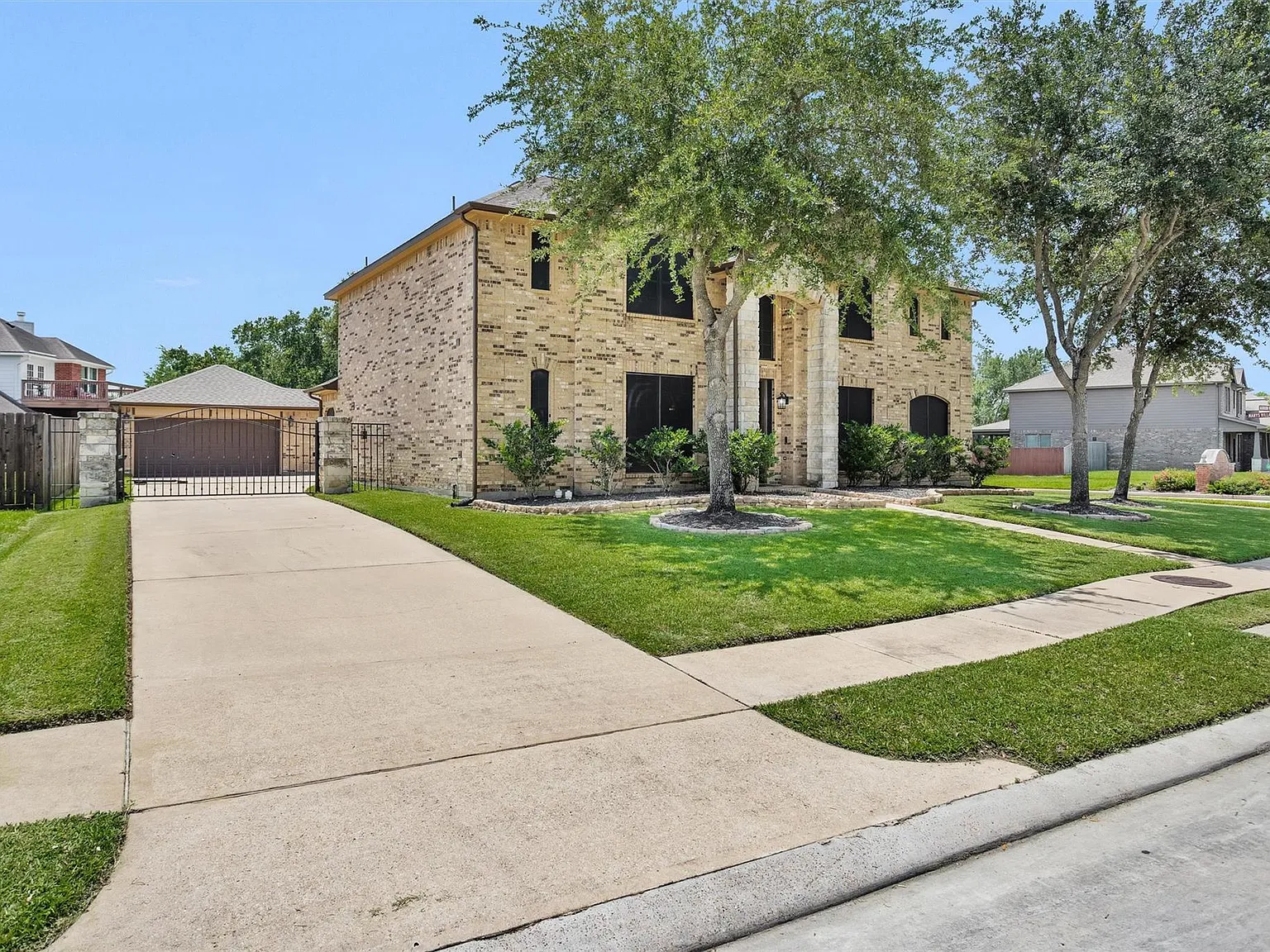 4 bed, 3.5 bath, 3396 sqft, $3,500 — Photo 2