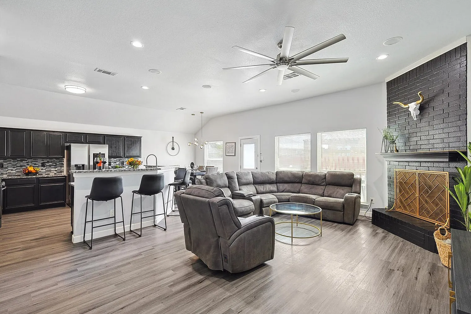 5 bed, 2.0 bath, 2174 sqft, $13,385 — Photo 1