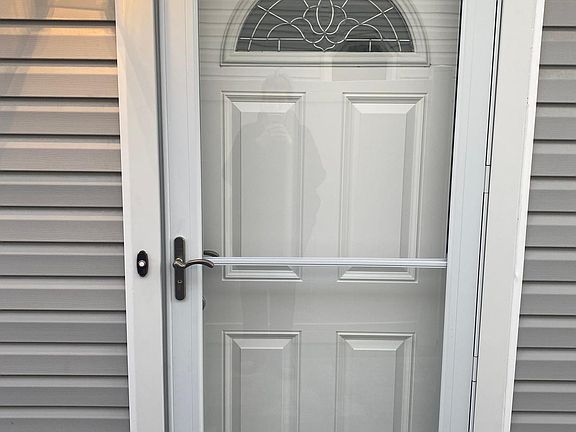 4th image of 145 Augusta Ave #1F