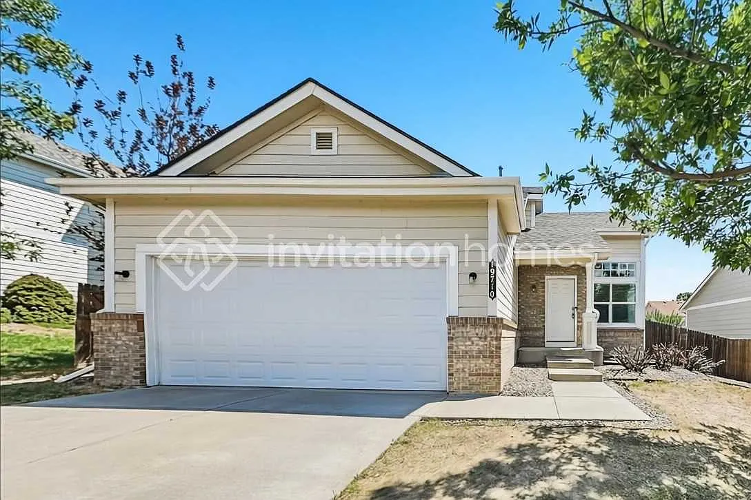 19710 E Lasalle Dr Aurora, CO 80013 — Photo 1