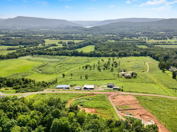 295 Derek Dr, Jasper, TN 37347