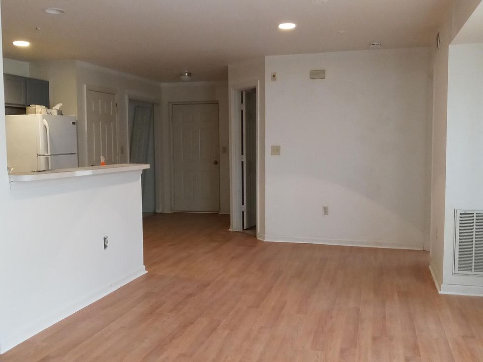 1st image of 9816 Lake Pointe Ct