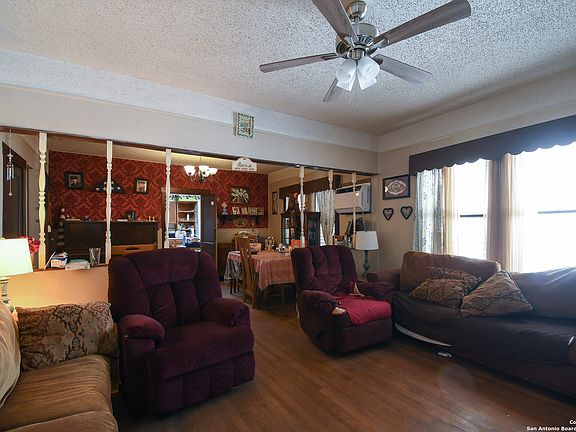 3rd image of 3407 S Flores St