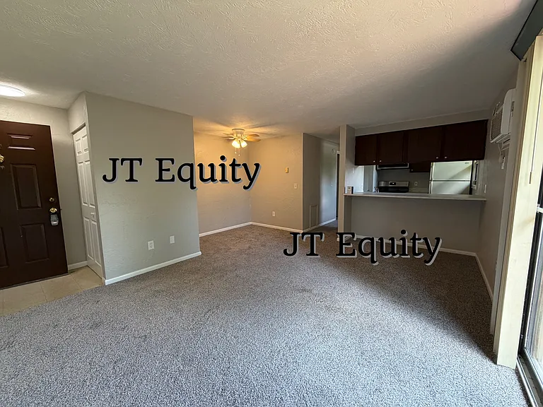 192 Brunswick Dr #F — Photo 2