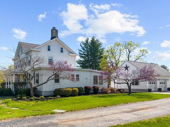 3rd image of 110 Hillcrest Rd.