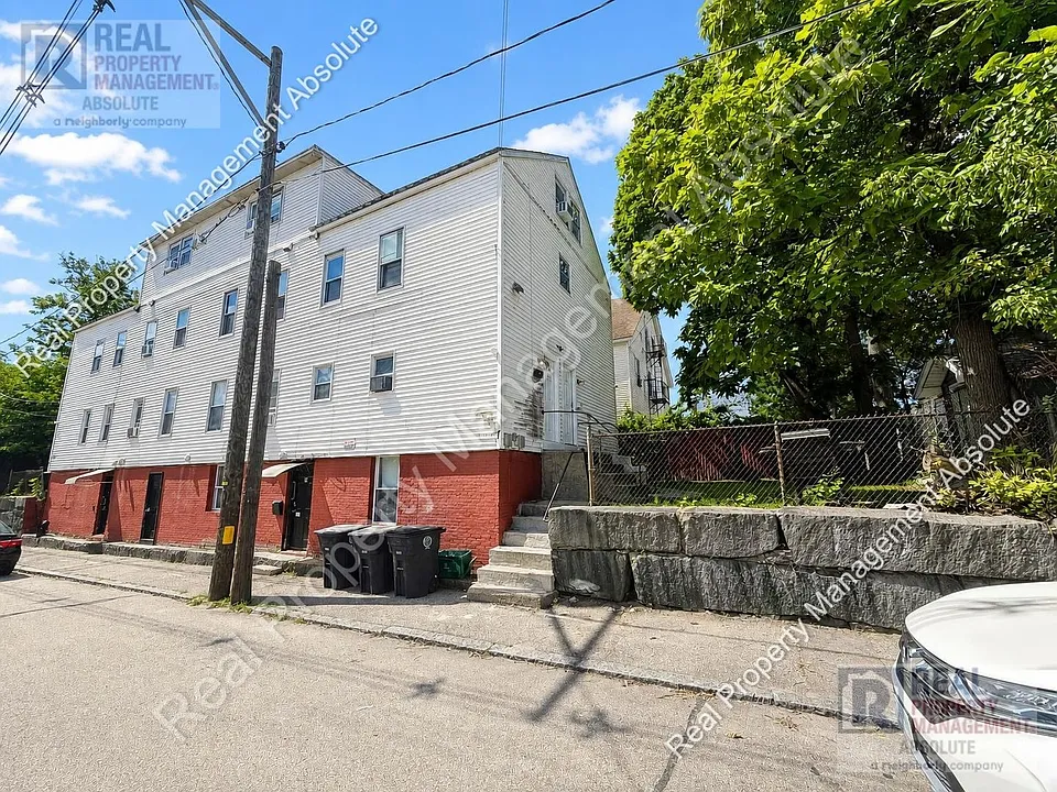 7 Commercial St