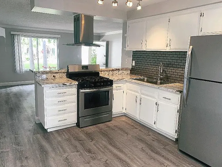 2 BEDROOM KITCHEN (REMODELED)