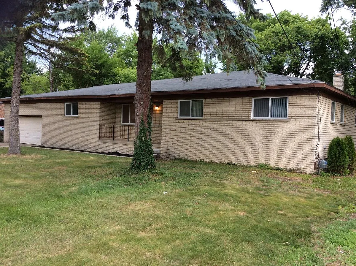 4 bed, 2296 sqft, $2,000 — Photo 3