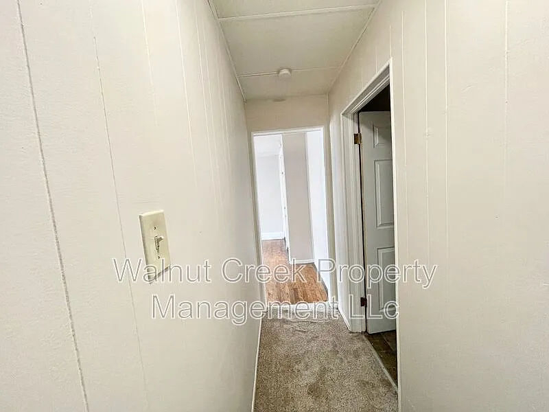 Building Photo - 810 E Erie Ave #C-4