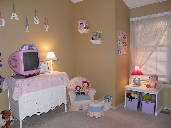 Second Master Suite (upper level)