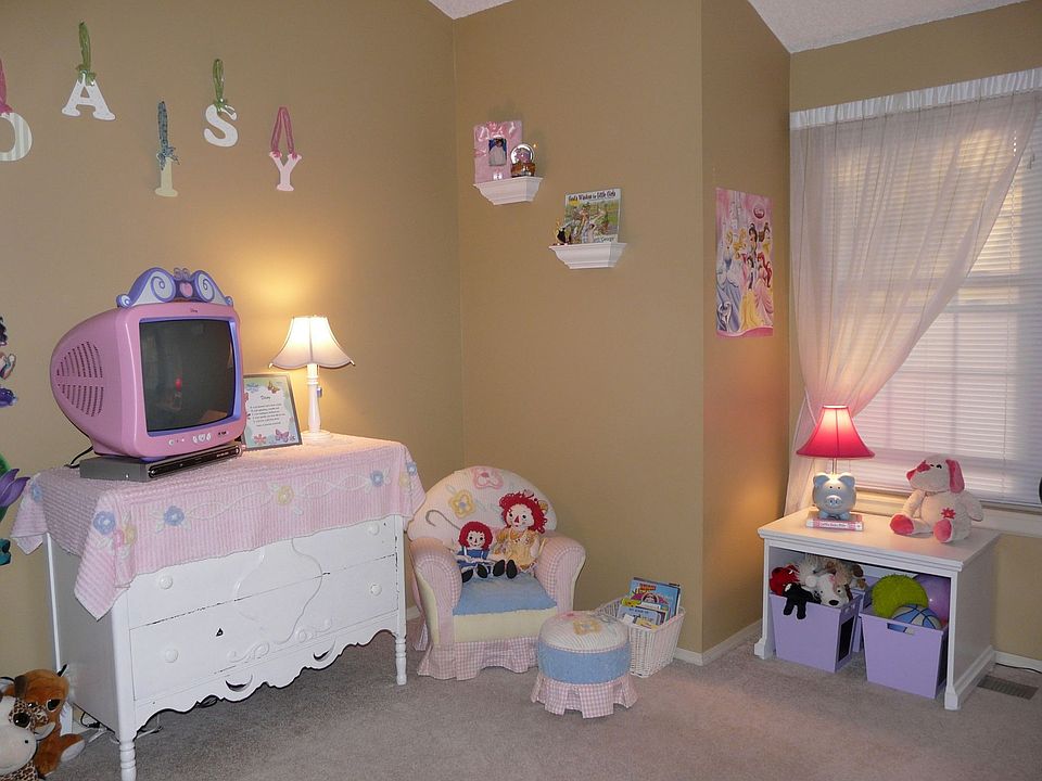 Second Master Suite (upper level)