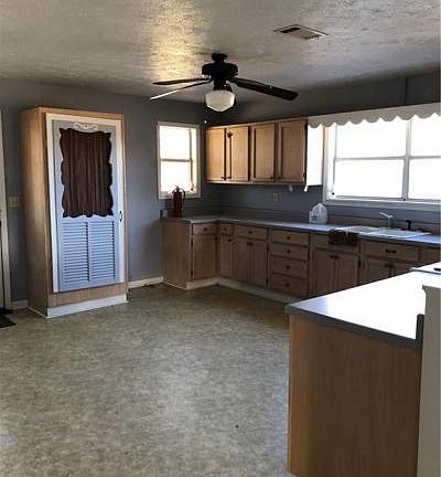 3rd image of 21 McArthur Ln