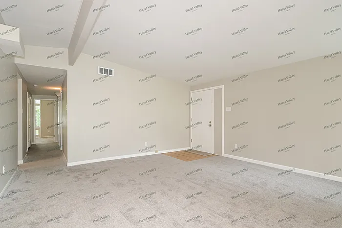 1030 Robinwood Dr — Photo 4