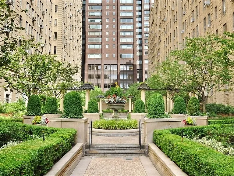 340 W 57th St #15I — Photo 10