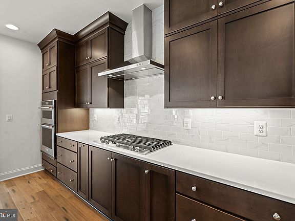 5th image of 131 Cowbird St