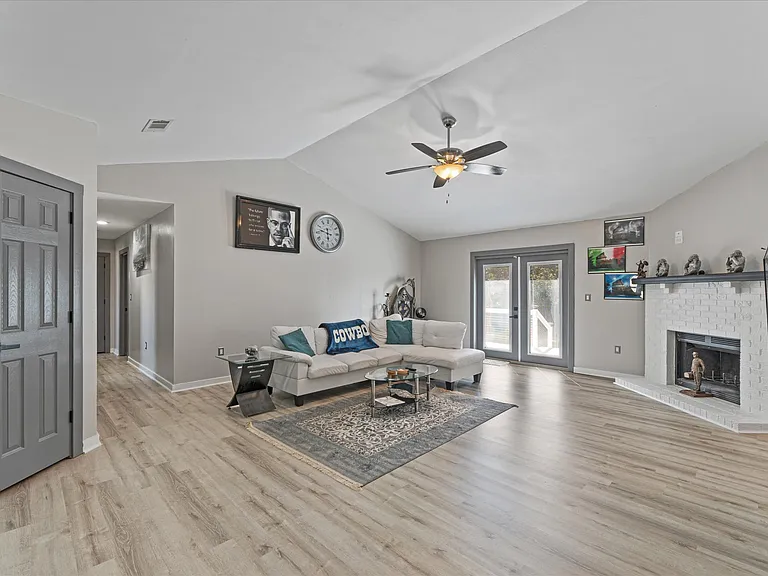 131 Nicole Ln — Photo 12
