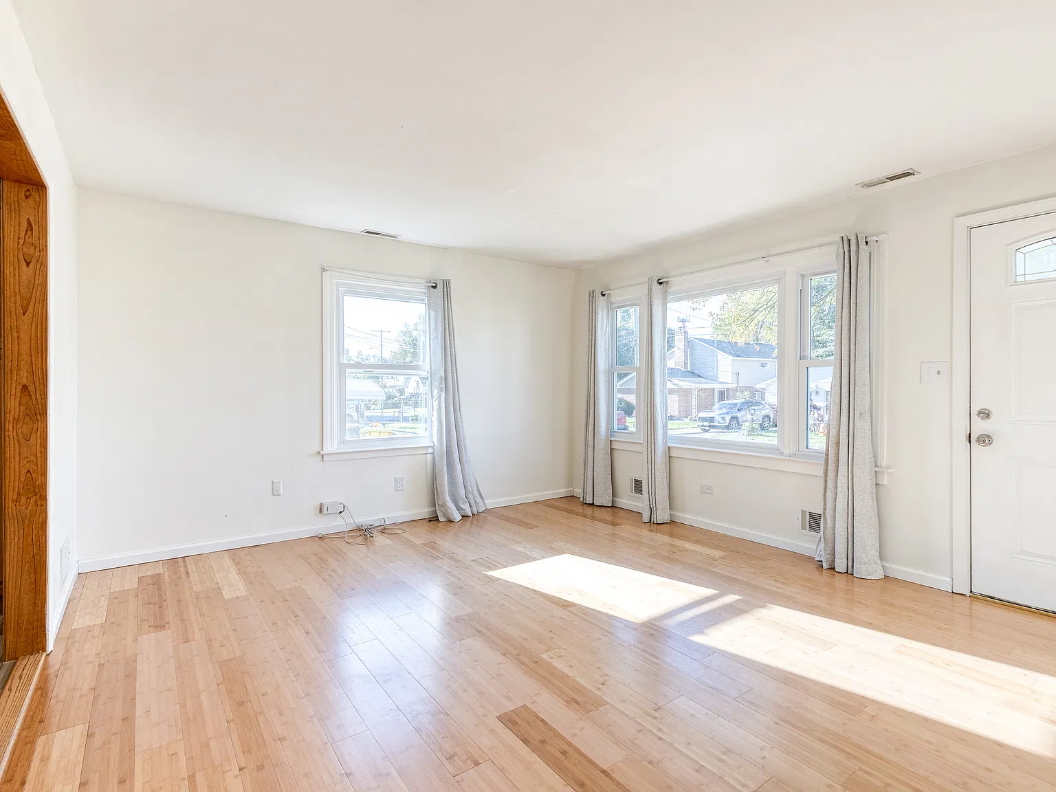 3 bed, 1073 sqft, $2,400 — Photo 3