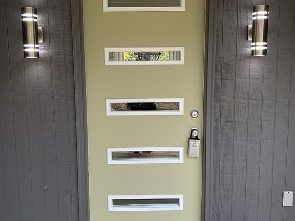 3rd image of 2304 S Woodbridge Dr