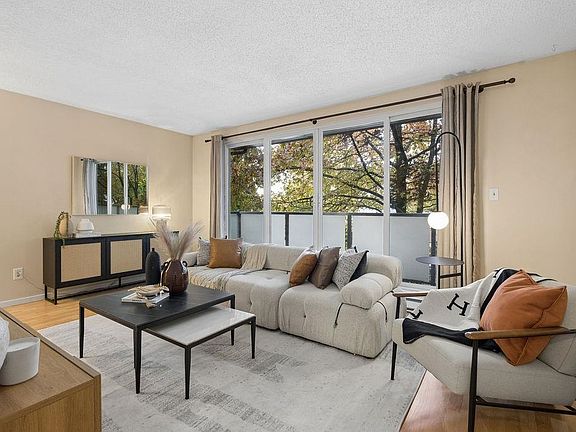 2nd image of 224 E 12th Ave #2