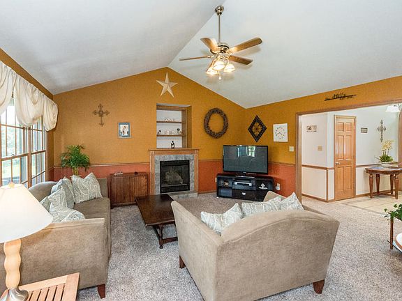 4th image of 701 Whippoorwill Cir