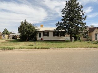 505 7th St, Farwell, TX 79325