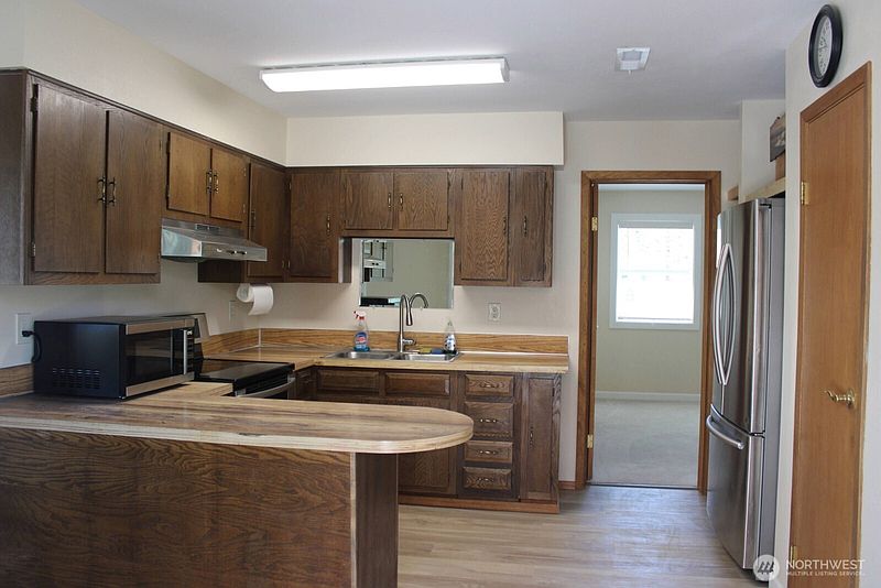 3rd image of 2 Oakes Drive