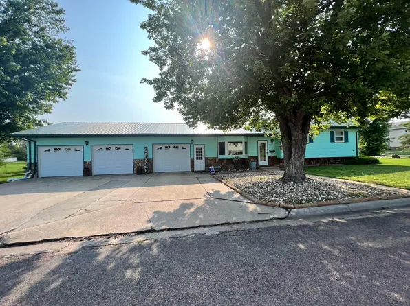 702 Wallace Ave N, Wessington Springs, SD 57382