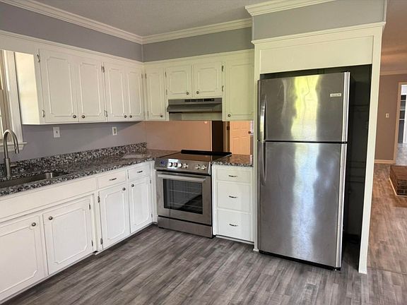 3rd image of 2655 Cordova Rd