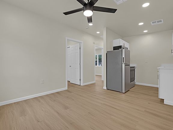 4th image of 207 E Valeska Rd